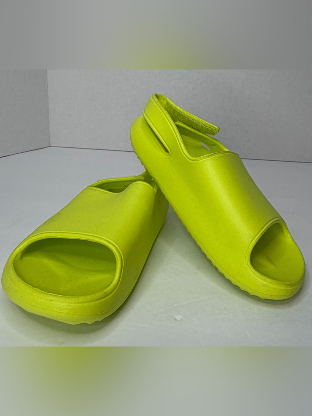32 Degrees Cool Youth Yellow Cushion Slides M 13-1 NIB Adjustable Strap